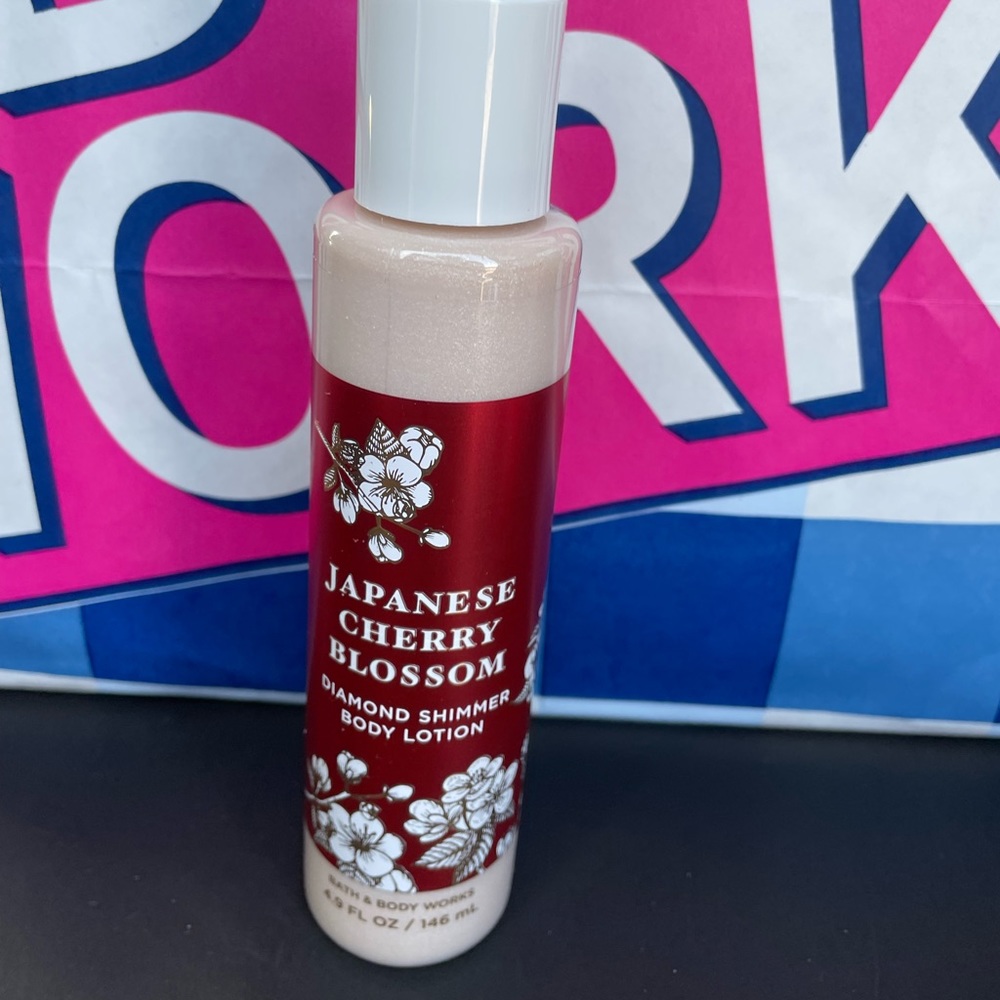 BBW Japanese Cherry Blossom Diamond Shimmer Body Lotion - Picture 1 of 1